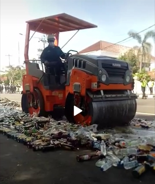 Pemusnahan Minuman Keras dan Knalpot Brong