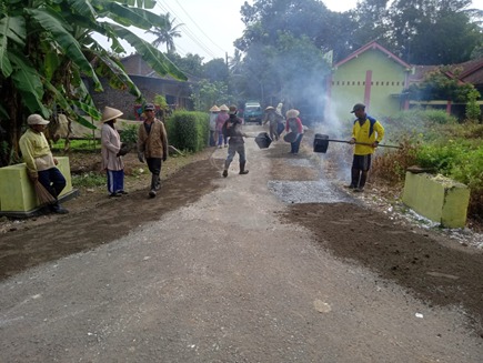 Kegiatan Pemeliharaan Rutin Jalan  Ruas Suren-Wareng.