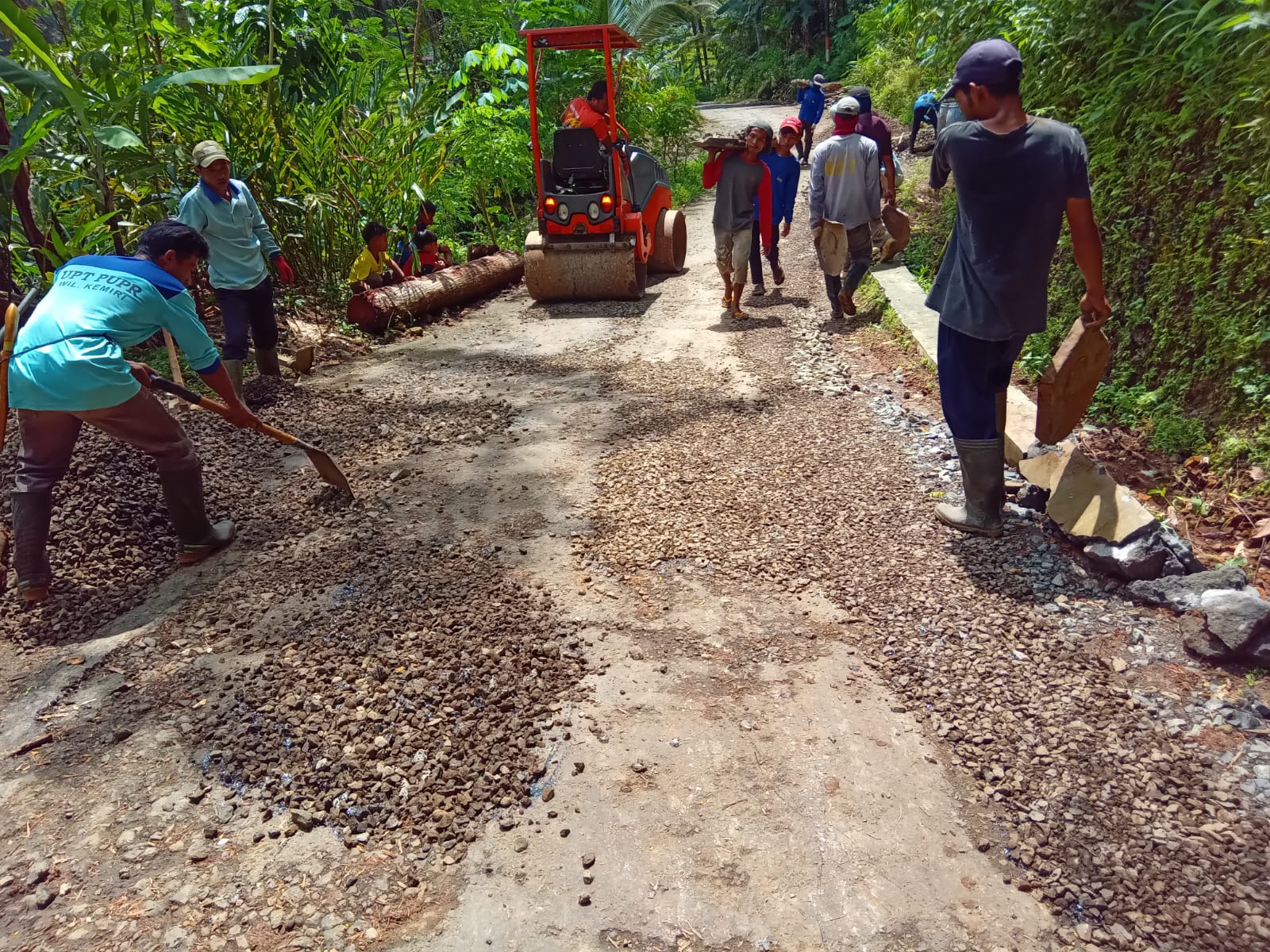 Pemeliharaan Jalan di Ruas Jalan Wonosido-Kemranggen