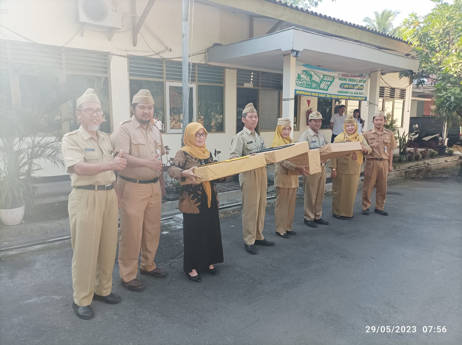 Apel Pagi dan Penyerahan SK Purna Tugas