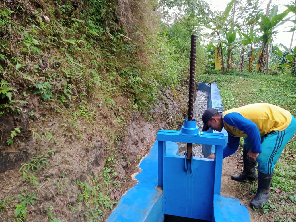 Pemeliharaan Rutin Pintu Air Bendung Pawotan