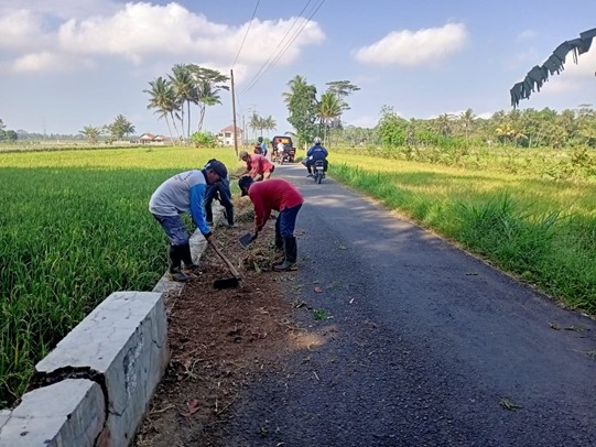 Kegiatan Rutin Pemeliharaan Jalan  ruas Sidomulyo – Wawar