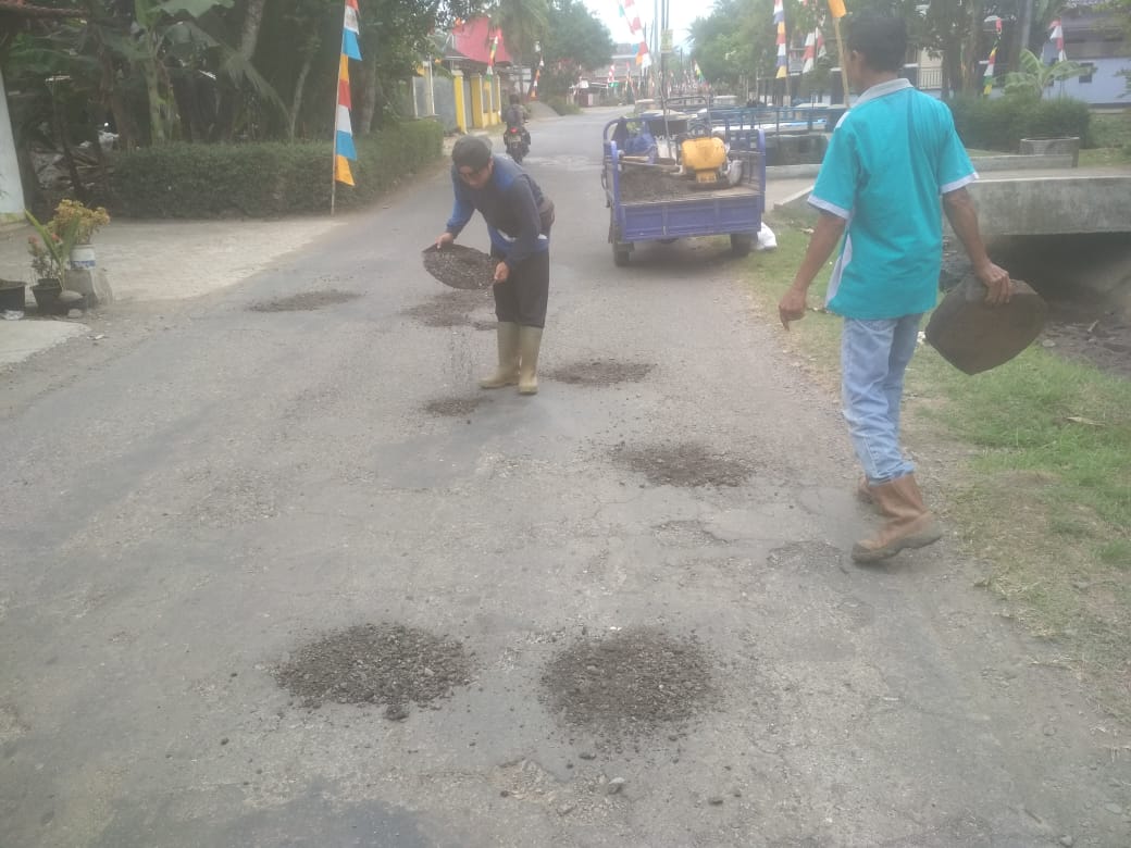 Pemeliharaan Rutin Pembersihan Bahu Jalan