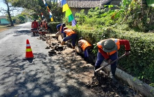 PERAWATAN DRAINASE JALAN