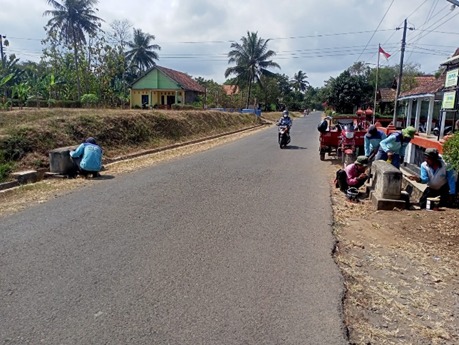 Kegiatan Rutin Pemeliharaan Jalan  Bayan-Sambeng