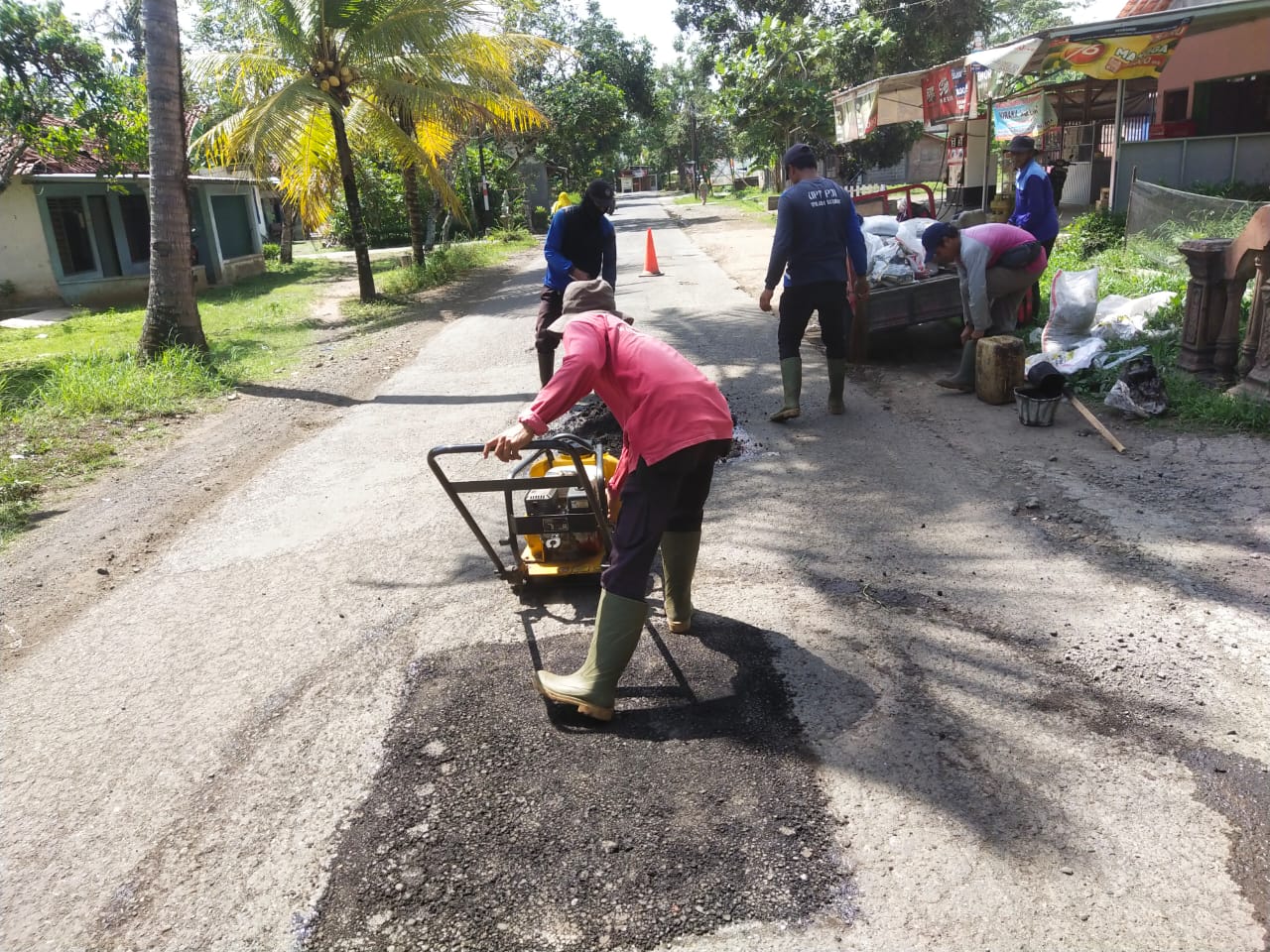 Pemeliharaan Rutin Jalan di UPT PJI WIlayah Kemiri