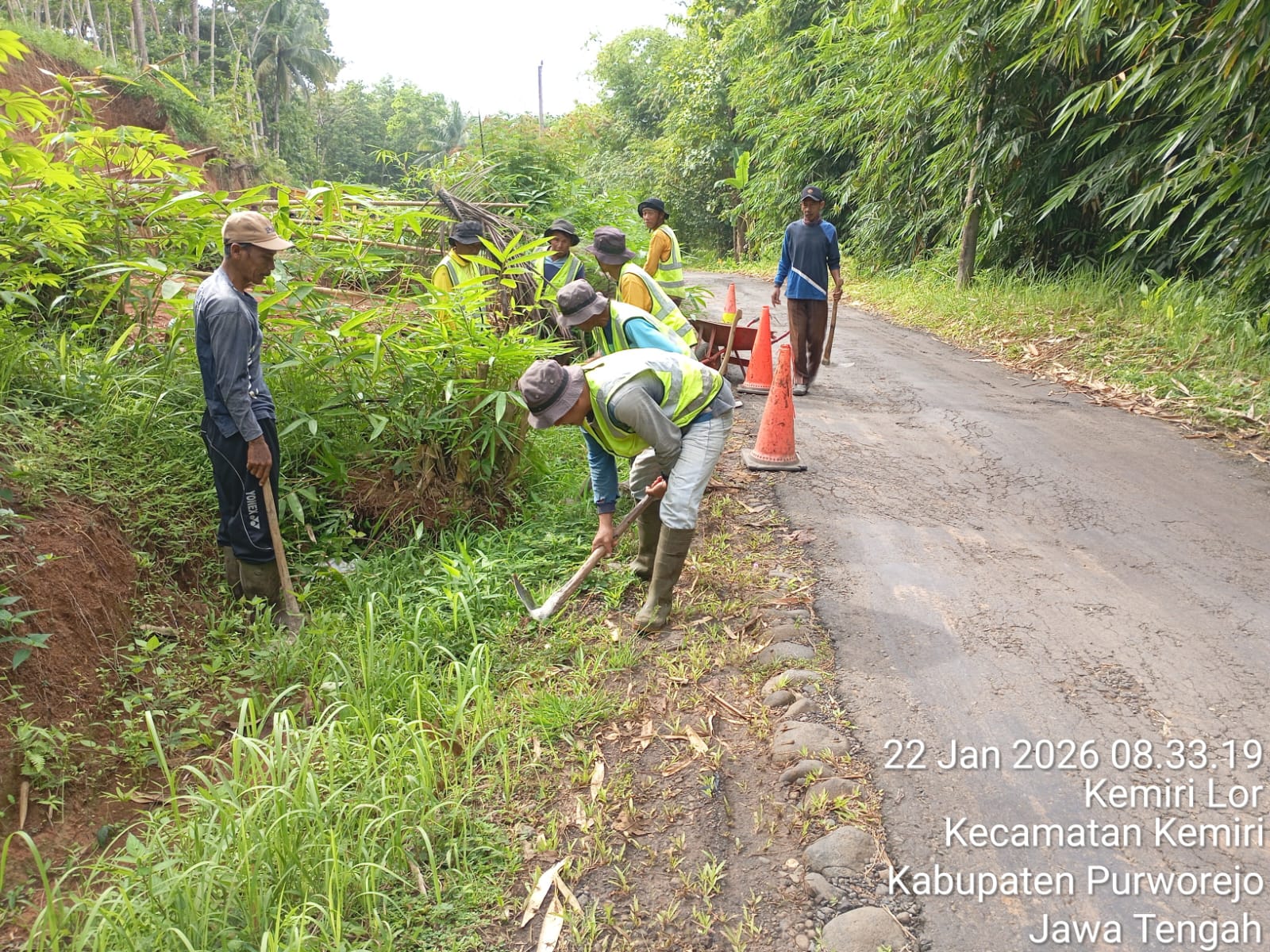 Pemeliharaan Rutin di ruas jalan Kalimeneng Purbayan