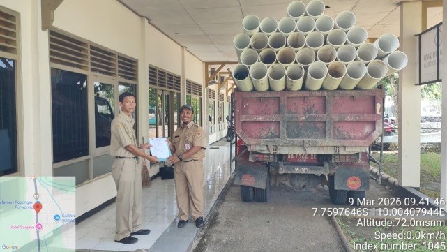 DPUPR Purworejo Serahkan Material Penanganan Darurat Saluran Irigasi DI Penungkulan di Kelurahan Keseneng