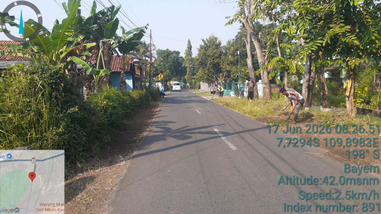 UPT PJI Wilayah Kutoarjo Laksanakan Pembersihan Rumput di Bahu Jalan Katerban–Pringgowijayan