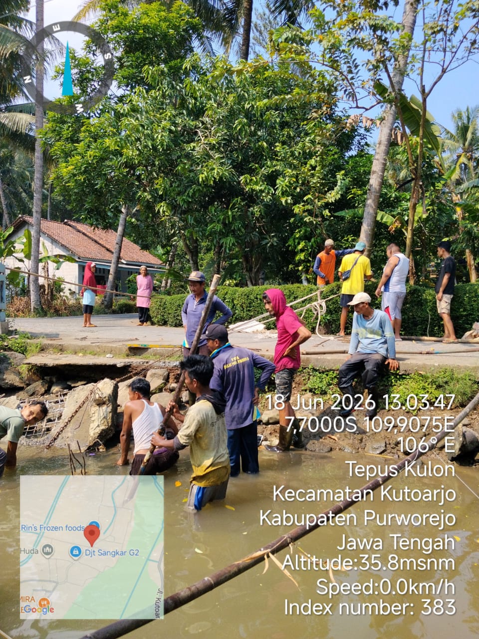 UPT PJI Wilayah Kutoarjo dan Warga Tepus Kulon Gotong Royong Angkat Bangunan Rusak di Saluran Irigasi