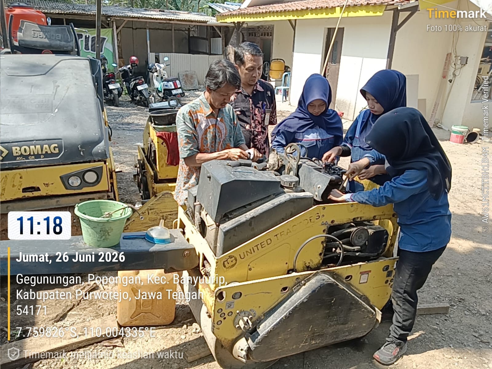 UPTD Laboratorium Konstruksi dan Pengelolaan Alat Berat Laksanakan Pemeliharaan Rutin Alat Berat Sekaligus Pembimbingan Siswa  Praktik Kerja Lapangan (PKL)  SMK Negeri 1 Purworejo